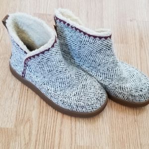 Sanuk booties